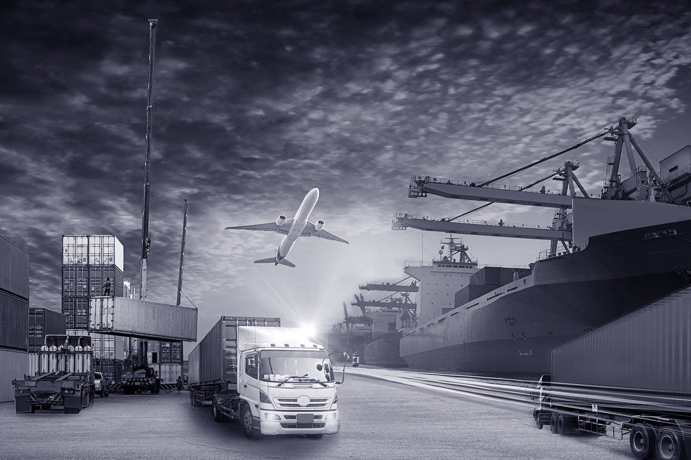 Commercial Trucking – Courier Services/Our Services (desktop)